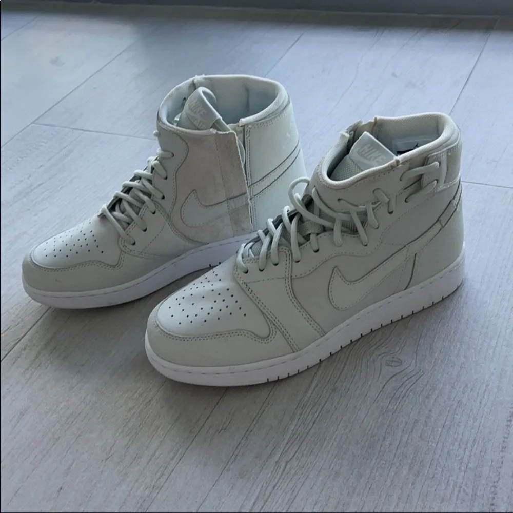 Nike Air Jordan limited edition X revolve - Picture 2 of 6